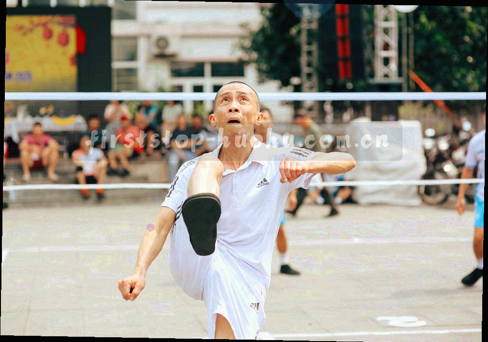 手机屏幕上显示的反馈界面抽象图形，只有色块与线条没有文字